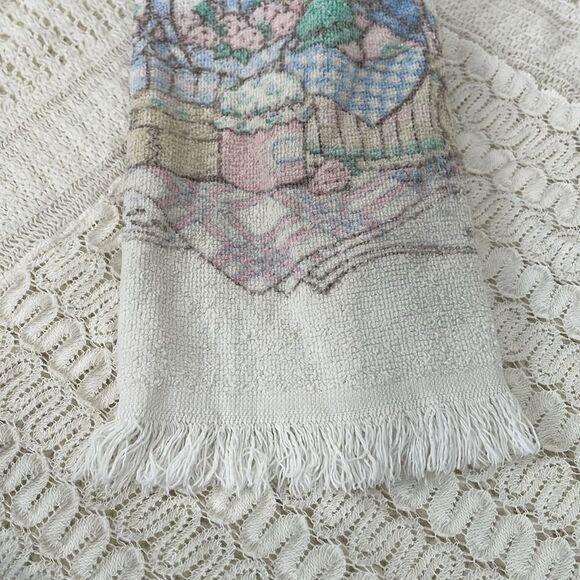 Vintage Tea Towel Crocheted Hanger Button Strawberry Basket White - Picture 3 of 7